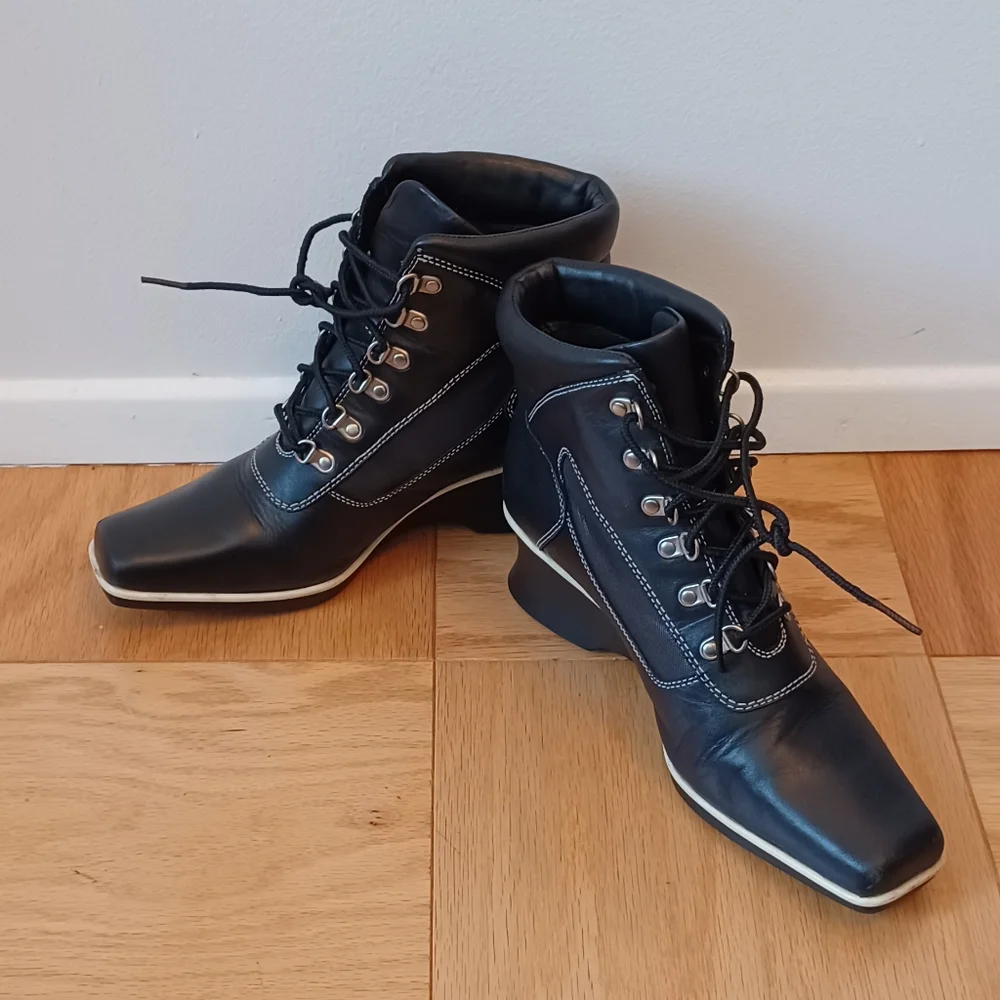 Timberland Black & White Lace Up Wedge Size7.5